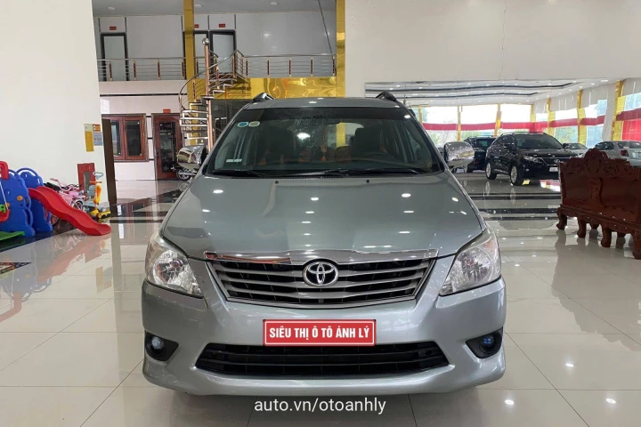 Toyota Innova 2.0E 2012