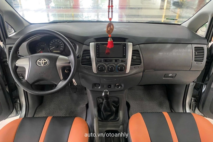 Toyota Innova 2.0E 2012