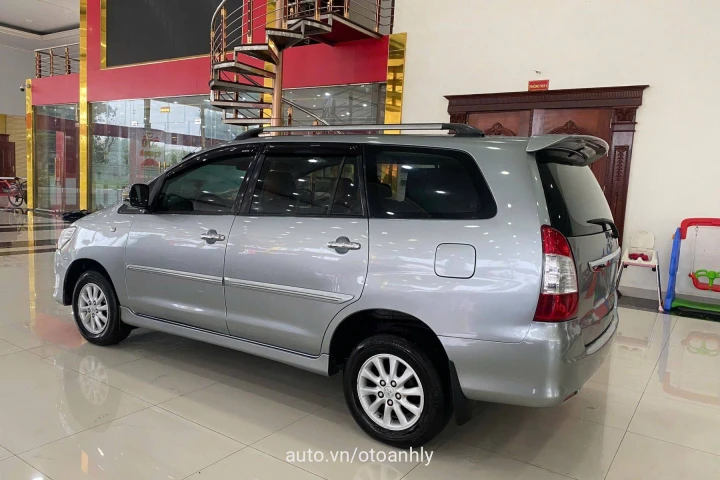 Toyota Innova 2.0E 2012