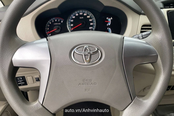 Toyota Innova 2015