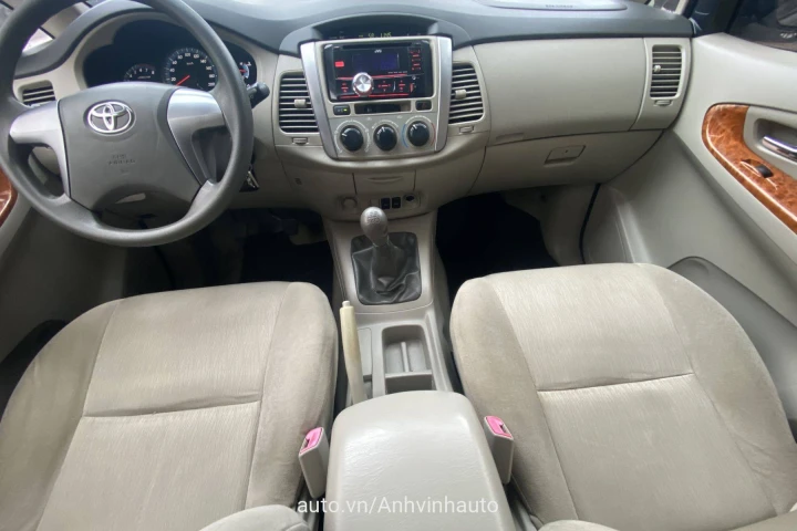 Toyota Innova 2015