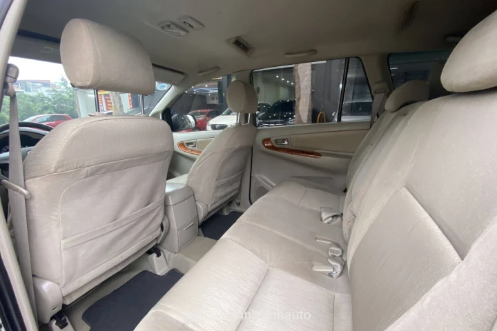 Toyota Innova 2015