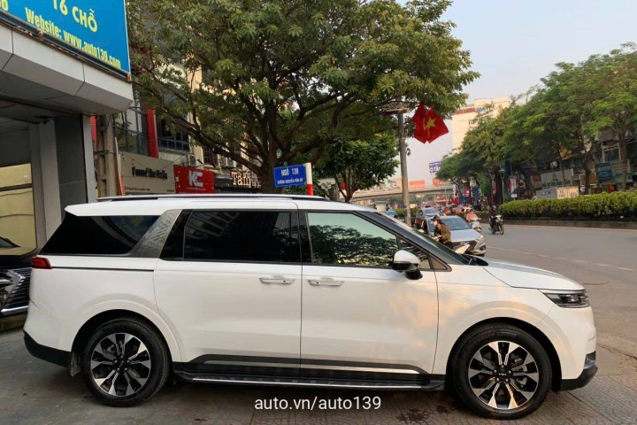 Kia Carnival Signature Dầu 2023