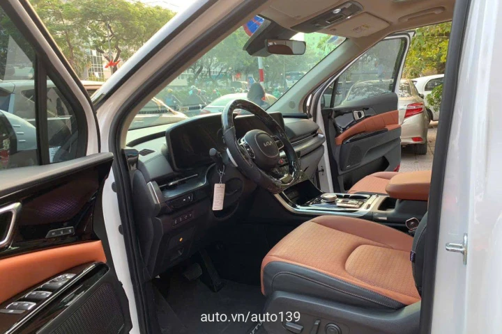 Kia Carnival Signature Dầu 2023