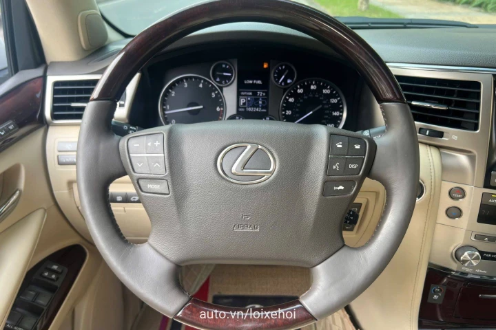 Lexus LX 2014