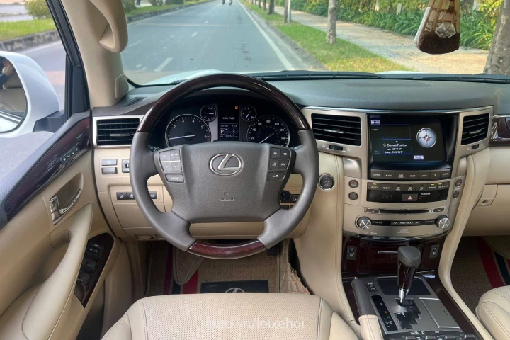 Lexus LX 2014