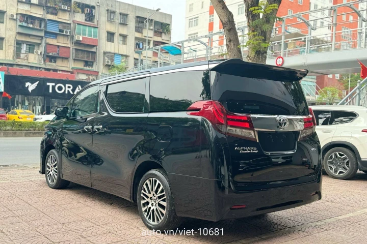 Toyota Alphard 2015