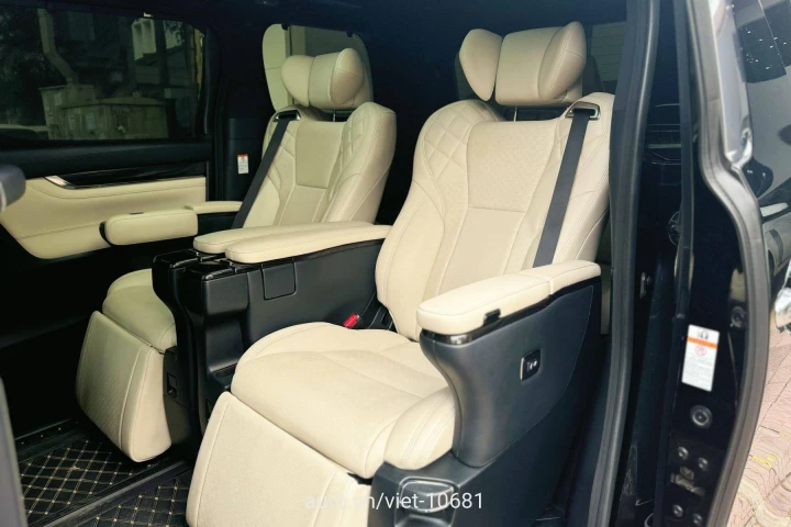 Toyota Alphard 2015