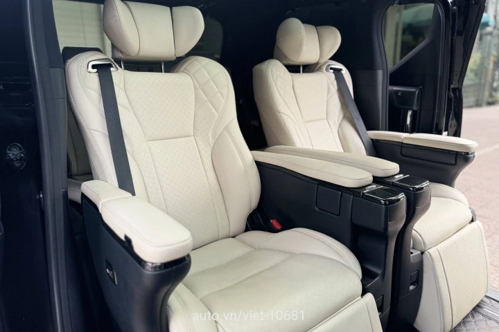 Toyota Alphard 2015