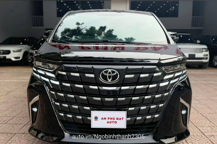 Toyota Alphard 2015