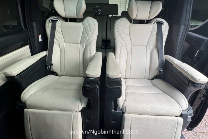 Toyota Alphard 2015