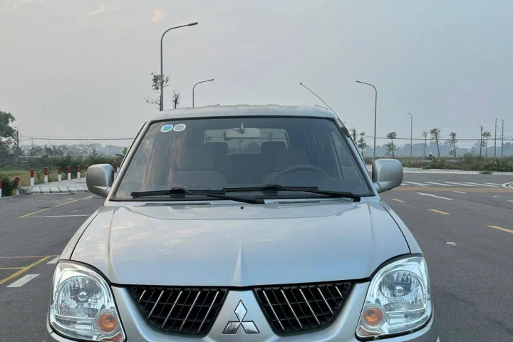 Mitsubishi Jolie 2004