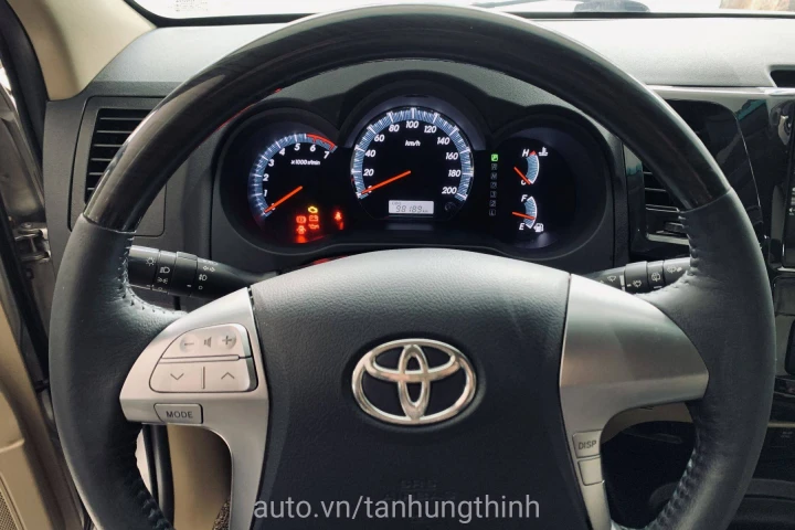 Toyota Fortuner 2.7AT 4x4 2015