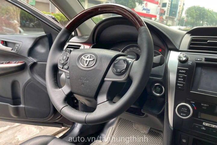 Toyota Camry 2.5Q 2012