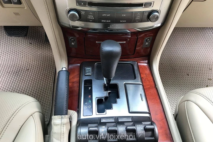 Lexus LX 2008