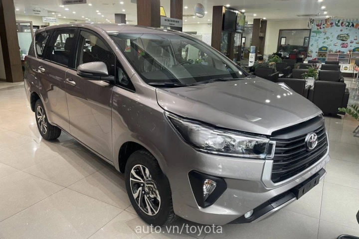 Toyota Innova 2024