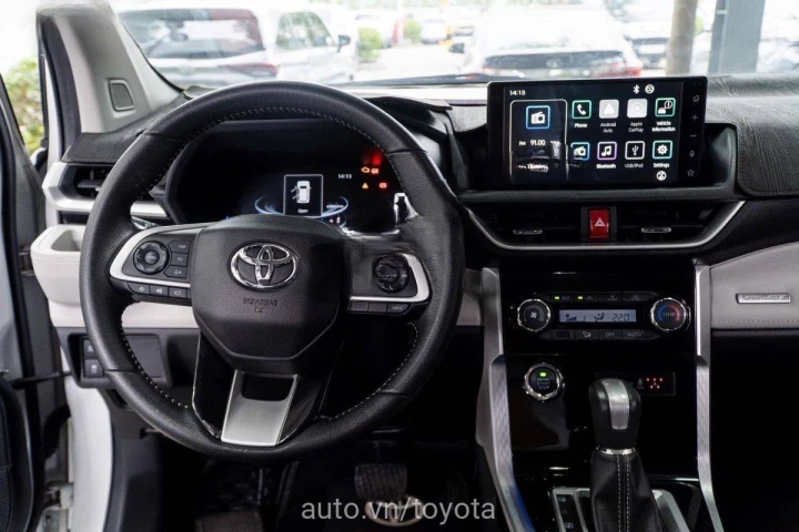 Toyota Veloz Cross CVT Top 2024