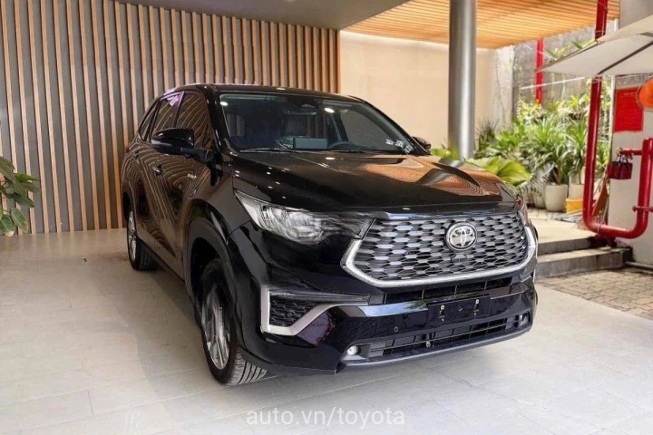 Toyota Innova Cross HEV 2024