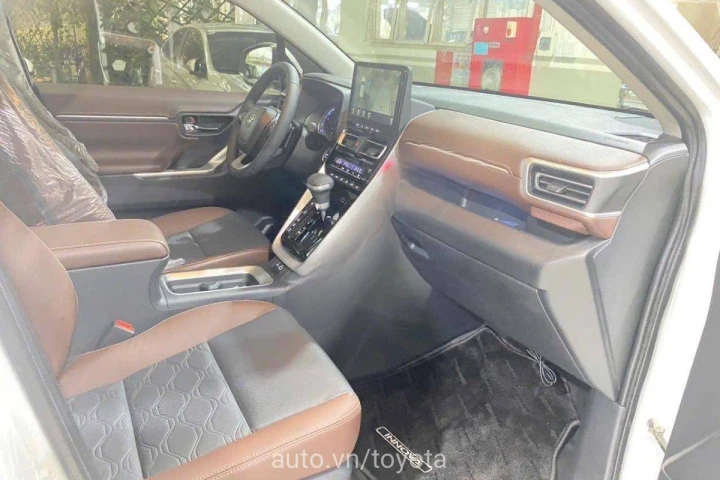 Toyota Innova Cross HEV 2024