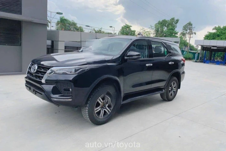 Toyota Fortuner 2.4AT 4x2 2024