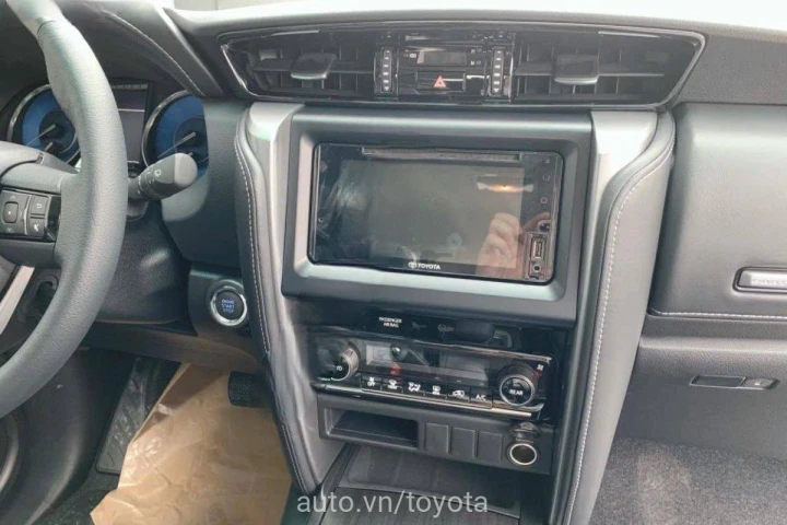 Toyota Fortuner 2.4AT 4x2 2024