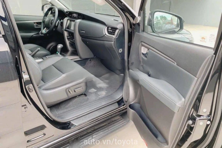 Toyota Fortuner 2.4AT 4x2 2024