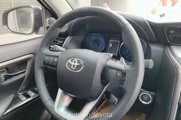 Toyota Fortuner 2.4AT 4x2 2024