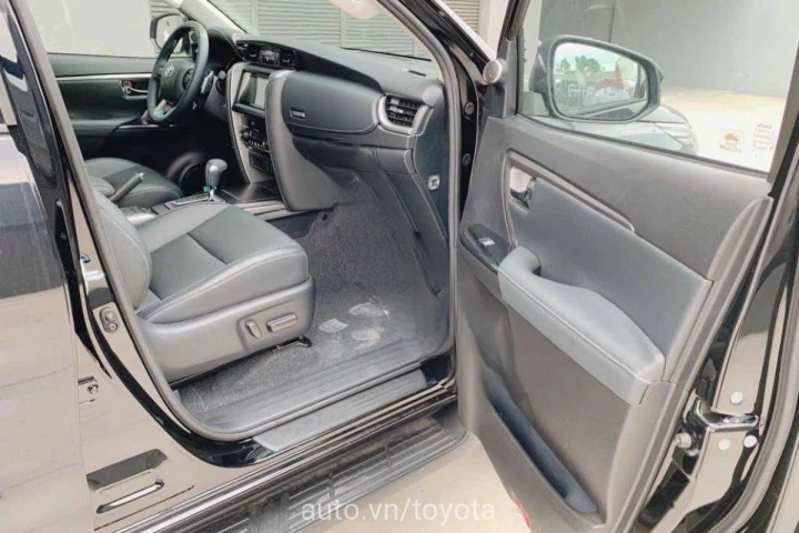 Toyota Fortuner 2.4AT 4x2 2024