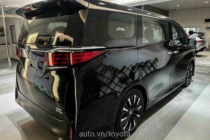 Toyota Alphard 2024