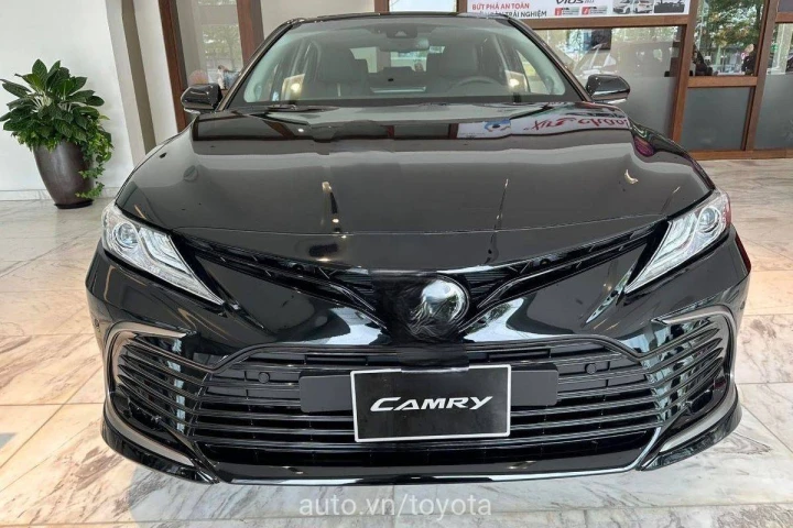 Toyota Camry 2.0Q 2024