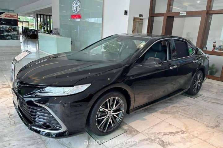 Toyota Camry 2.0Q 2024