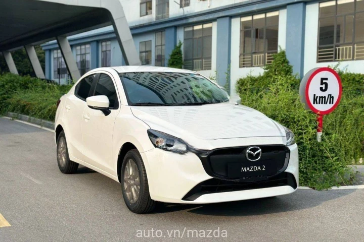 Mazda 2 1.5L AT 2024