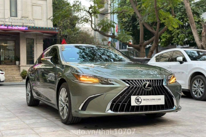 Lexus ES 250 2024