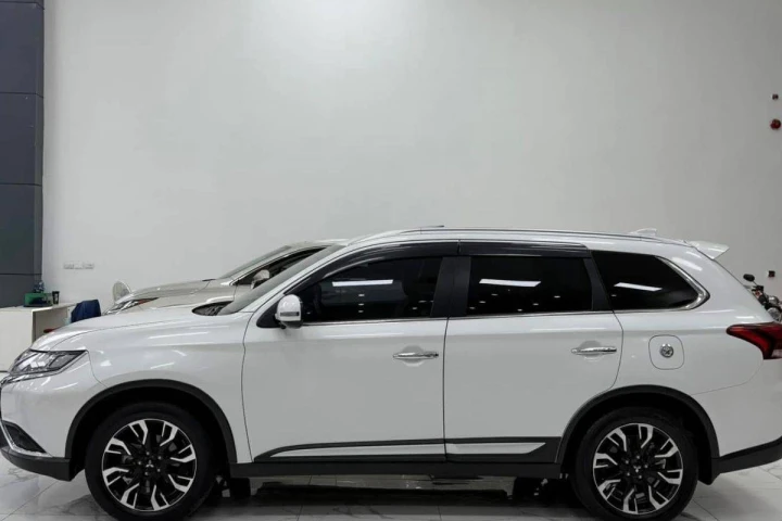 Mitsubishi Outlander 2020