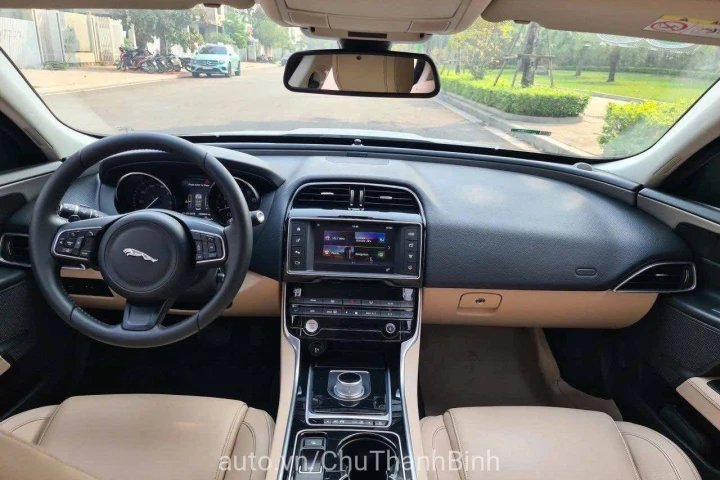 Jaguar XF 2015