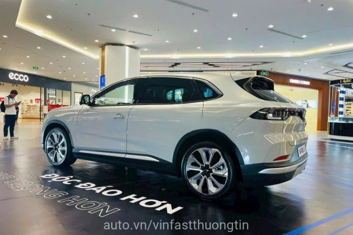 VinFast VF 8 2024