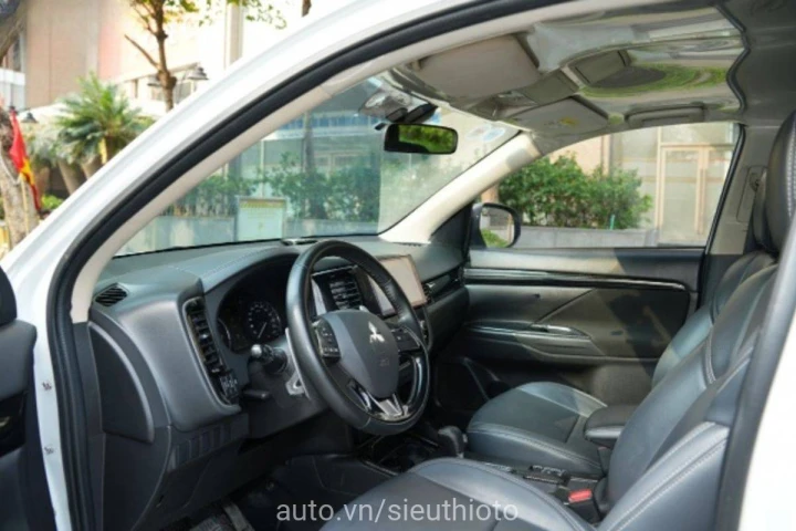 Mitsubishi Outlander 2.0 CVT Standard 2020