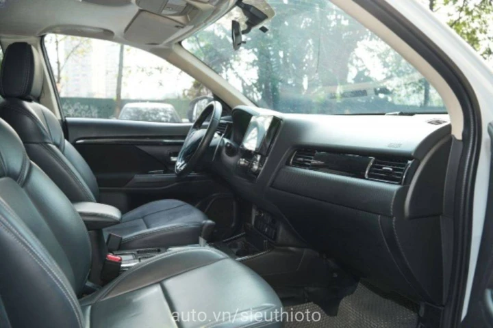 Mitsubishi Outlander 2.0 CVT Standard 2020