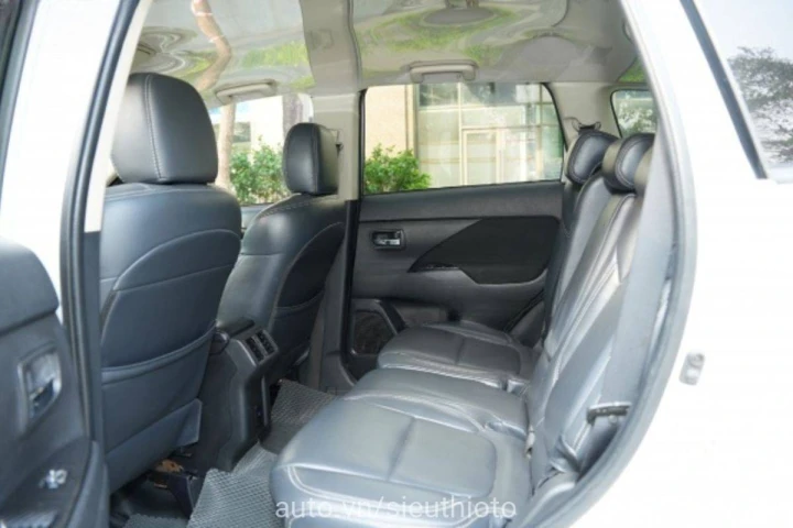 Mitsubishi Outlander 2.0 CVT Standard 2020