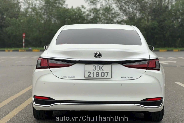 Lexus ES 2021