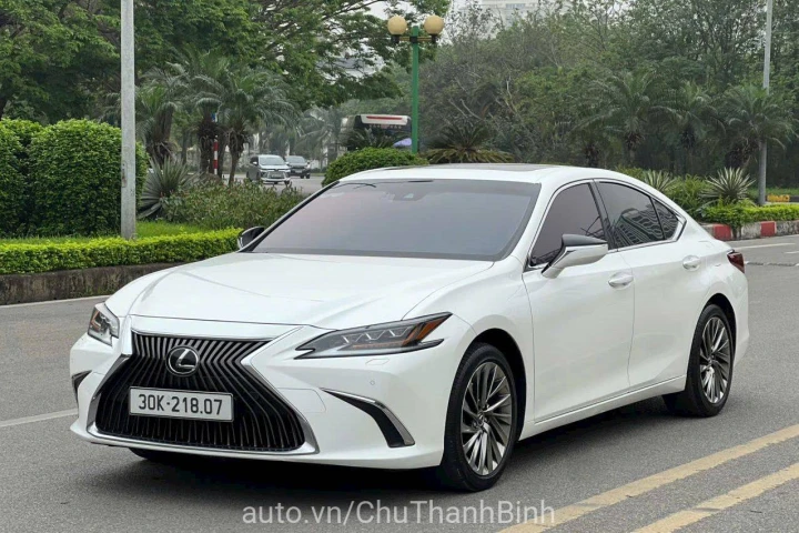 Lexus ES 2021
