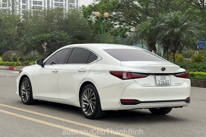 Lexus ES 2021