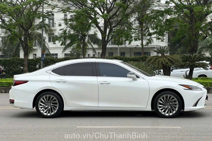 Lexus ES 2021