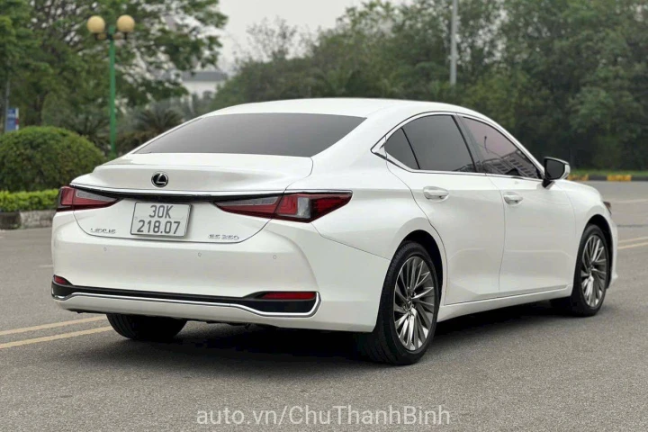 Lexus ES 2021