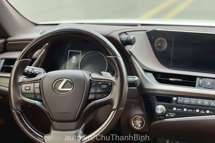 Lexus ES 2021