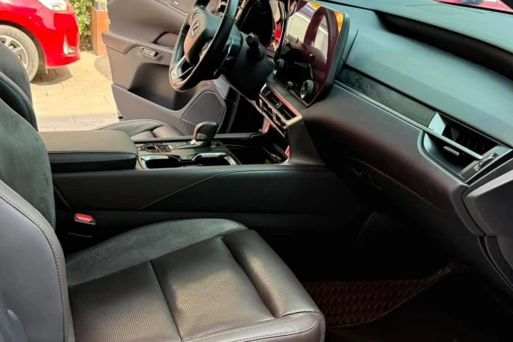 Lexus RX 2023