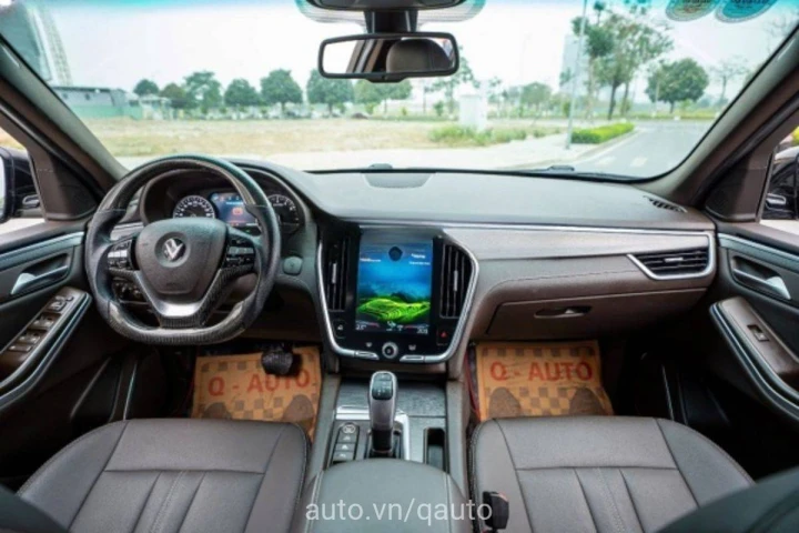 VinFast Lux SA2.0 Base 2022