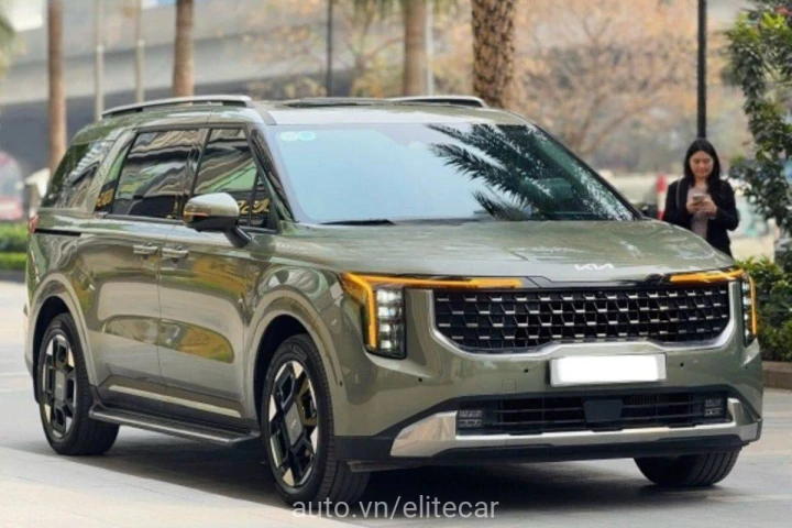 Kia Carnival Signature Dầu 2024