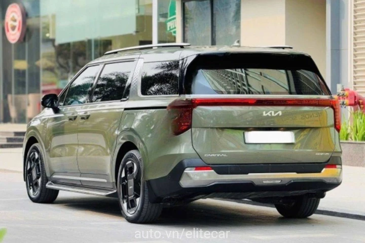 Kia Carnival Signature Dầu 2024