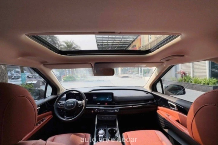 Kia Carnival Signature Dầu 2024